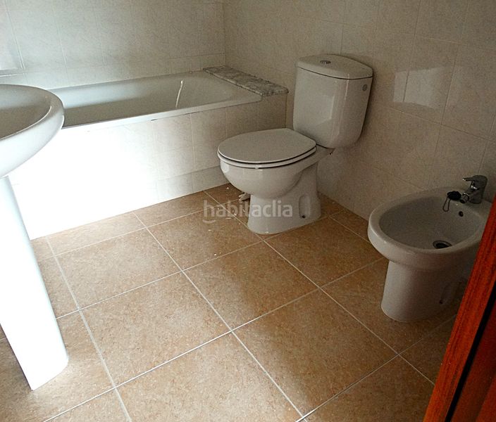 Foto e94bd627-5253-4e88-a2d1-1b272dfdcc88. Casa a rúa feira nova 14 a Valadouro (O)