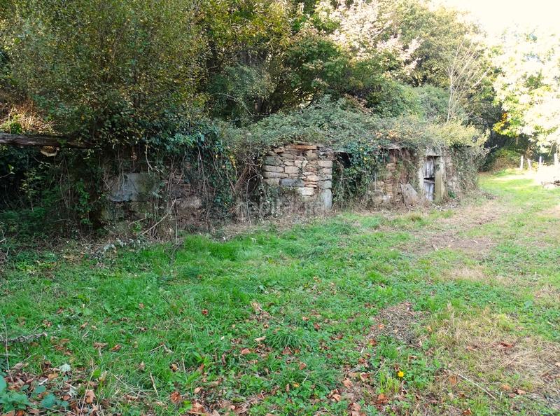 Foto 0d9ec80a-ac9d-407f-8358-8d243516fd79. Masía conjunto de edificaciones tradicionales para rehabilitar en el interior de lugo en Vilalba