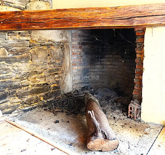 Foto 2ceba2df-c84c-4c47-a1a3-9a54a6e66cd8. Masía conjunto de edificaciones tradicionales para rehabilitar en el interior de lugo en Vilalba