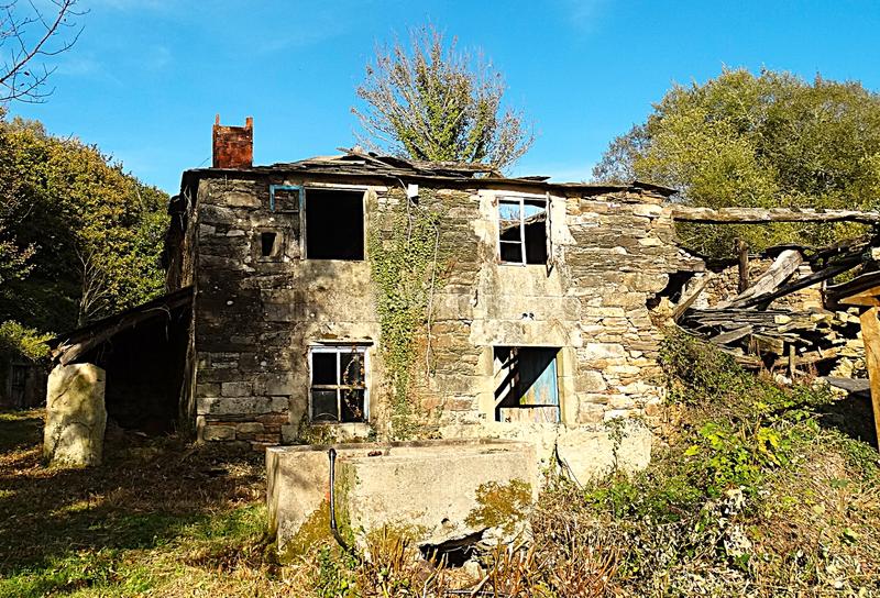 Foto 50736974-b563-4d76-b81e-625726475feb. Masía conjunto de edificaciones tradicionales para rehabilitar en el interior de lugo en Vilalba