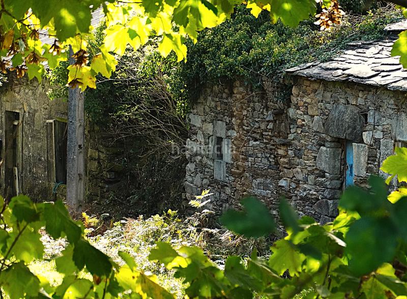 Foto 92f8ac64-11f1-4527-a54f-18251251fbb2. Masía conjunto de edificaciones tradicionales para rehabilitar en el interior de lugo en Vilalba