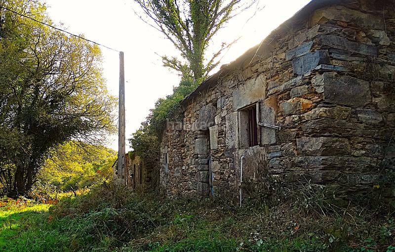 Foto be2df0e2-e6ec-4080-90df-ca504ec728e6. Masía conjunto de edificaciones tradicionales para rehabilitar en el interior de lugo en Vilalba