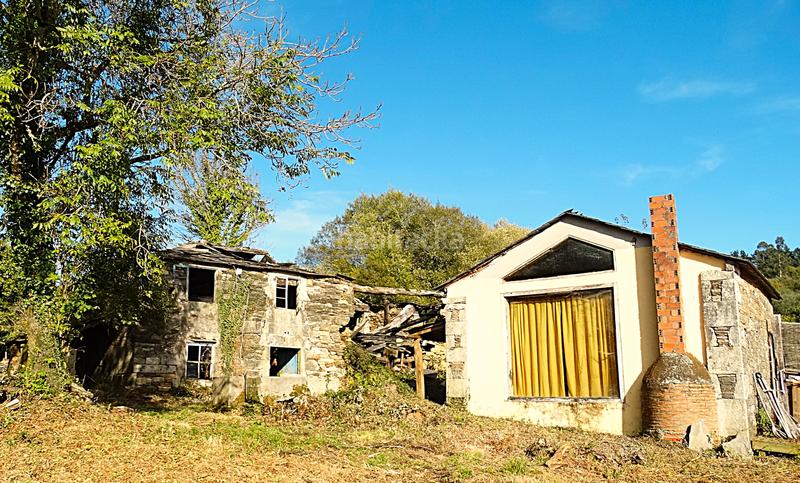 Foto c27d19f1-c6b0-457b-a74d-01e4bee7b23c. Masía conjunto de edificaciones tradicionales para rehabilitar en el interior de lugo en Vilalba