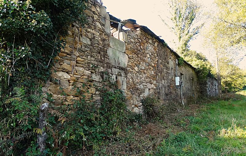 Foto cd343c6e-4ba1-4125-9118-3617fbc06524. Masía conjunto de edificaciones tradicionales para rehabilitar en el interior de lugo en Vilalba
