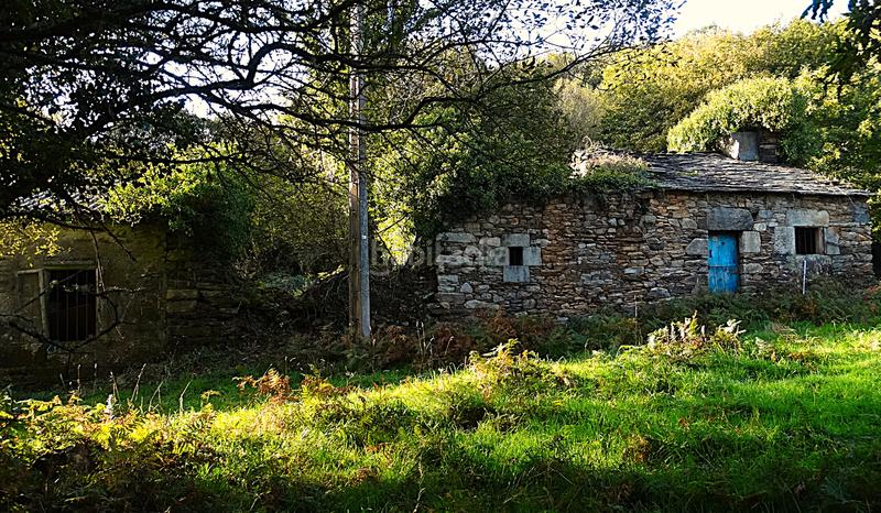 Foto e10cb5aa-564e-4999-a925-9e5c1f4796be. Masía conjunto de edificaciones tradicionales para rehabilitar en el interior de lugo en Vilalba