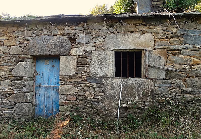 Foto e430cd5e-178f-4853-9b80-457dbf966736. Masía conjunto de edificaciones tradicionales para rehabilitar en el interior de lugo en Vilalba