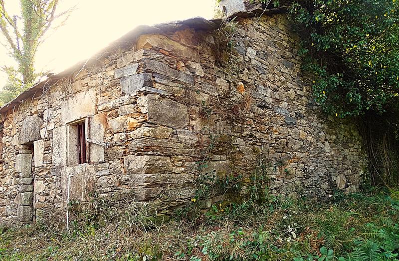 Foto ec7b0f30-e4ce-47b2-a0bb-a9bbb57a7b35. Masía conjunto de edificaciones tradicionales para rehabilitar en el interior de lugo en Vilalba