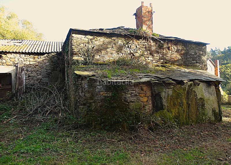 Foto f32a7635-a344-4e44-a621-a9b0fcbec686. Masía conjunto de edificaciones tradicionales para rehabilitar en el interior de lugo en Vilalba