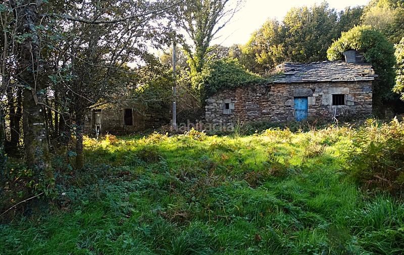 Foto faeddc6e-825c-47ff-b2dc-78120cf825de. Masía conjunto de edificaciones tradicionales para rehabilitar en el interior de lugo en Vilalba