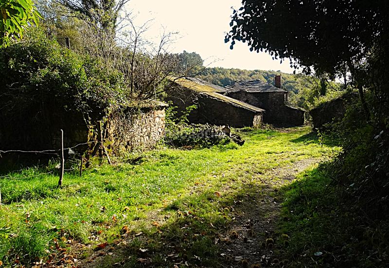 Foto fb0eb834-26df-4463-8061-e3bcf3702736. Masía conjunto de edificaciones tradicionales para rehabilitar en el interior de lugo en Vilalba