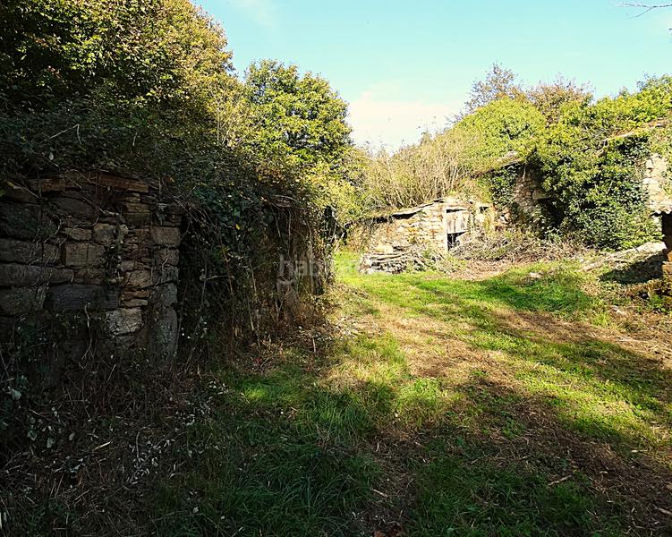 Foto fe0b6cbf-3701-4779-9c4f-7d1d52bfd65b. Masía conjunto de edificaciones tradicionales para rehabilitar en el interior de lugo en Vilalba