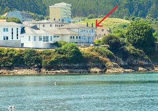 Xalet  Ra vas e obras provinciais. Casa muy grande en o vicedo (lugo), pegada al mar
