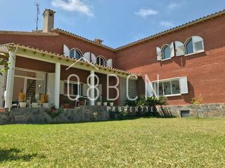 Casa  Carrer merc rodoreda-ms blan. Ideal para 2 familias