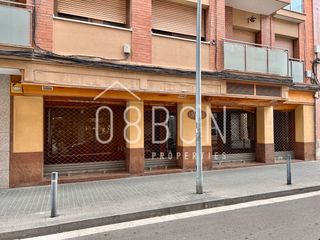 Alquiler Local Comercial en Carrer de mossèn jacint verdaguer 111. Local comercial con aire acondicionado