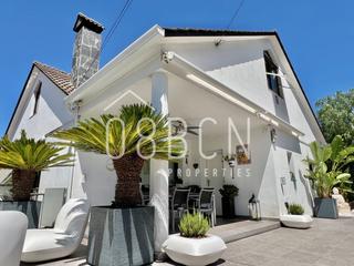 Chalet  Carrer de montjuc. Casa a 3 minutos del pueblo, soleada y vistas