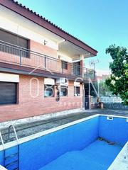Casa  Carrer eduard toldr. Ideal 2 familias