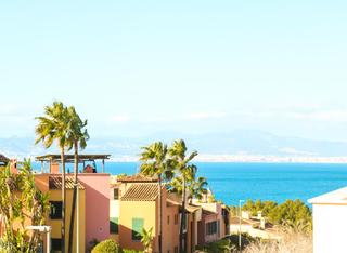 Semi detached house in Son Verí. Bonito chalet pareado con vistas al mar en son veri nou