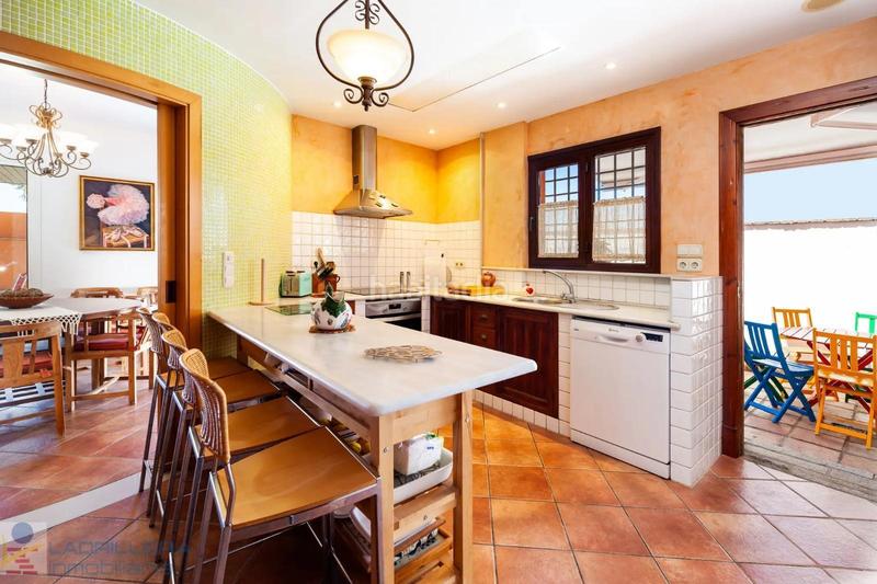 Foto 13bc4a48-f652-4cf7-bd0d-65dcaa038df2. Chalet with heating pool in Núcleo urbano Chiclana de la Frontera