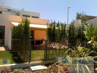 Affitto Casa a schiera in Hijuela de lojo 2. Situado en la zona hotelera de conil a 10 min andando de la play