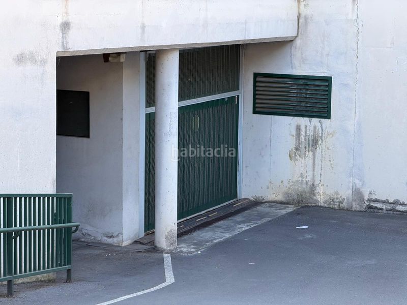 Foto b0e2b2b8-9078-4fe5-91b3-356af68bb617. Car parking in Etxebarri, Anteiglesia de San Esteban