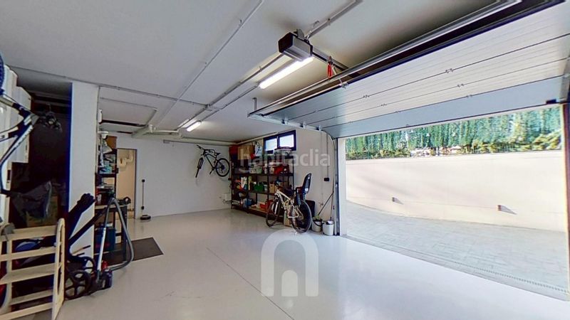 Foto 0352f383-9ed5-4aea-905d-c75373858643. Xalet amb aparcament a Granada (La)