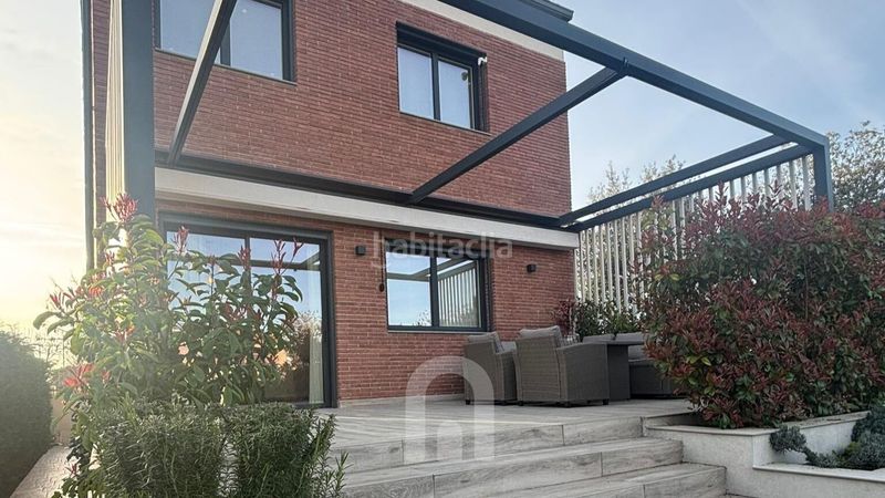 Foto 2f1268b8-ae9a-4c3e-bd47-69f737147e71. Xalet amb aparcament a Granada (La)