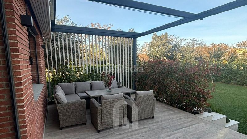 Foto 8cf418d8-3981-4739-89c9-982afacf22d3. Xalet amb aparcament a Granada (La)