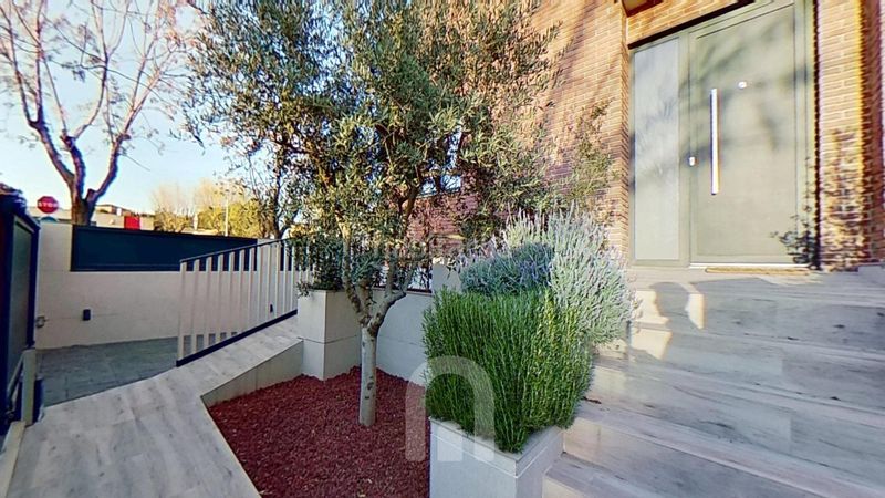 Foto c1886b19-c7cb-4a7a-8467-1abb8d22ec73. Xalet amb aparcament a Granada (La)