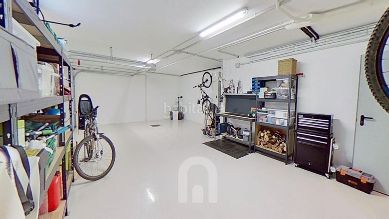 Foto d7b0fb48-6a1a-4ca3-9b95-fe0d9645228d. Xalet amb aparcament a Granada (La)