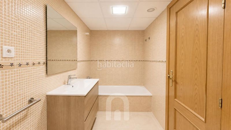 Foto d7dbaf1d-180d-432c-8fc8-ac3e5942d3d9. Pis amb calefacció aparcament a Ponent Reus
