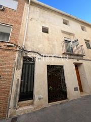 Casa adossada en Agullent. Casa con dos viviendas independientes y terraza en agullent