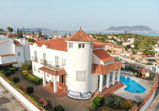 Chalet  Calle albacora. Chalet con vistas al estrecho en algeciras
