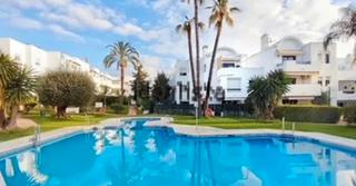 Apartamento en Calle de sabinillas 23. Moderno apartamento bajo con piscina privada totalmente reformad