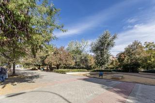 Etagenwohnung  Calle arabial. Amplio piso exterior y muy luminoso junto a universidades e hipe