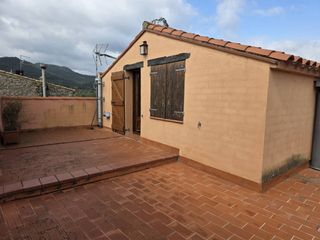 Casa adossada  Calle nou. Casa en el centro de darnius para entrar a vivir