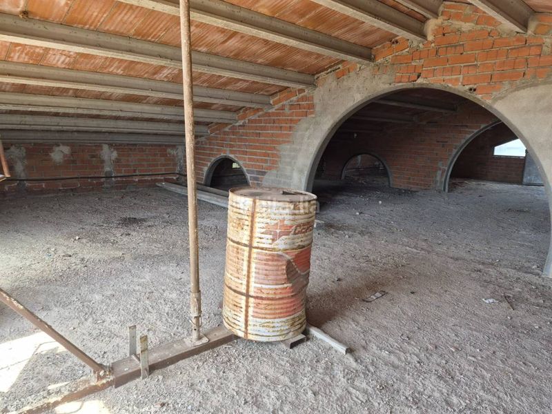 Foto 79e881d7-bf0f-400e-a0ba-1006e8552fff. Location bâtiment à usage industriel dans Vilafant