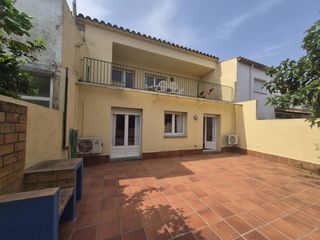 Casa adossada  Calle proven�a. Chalet en sant pere pescador