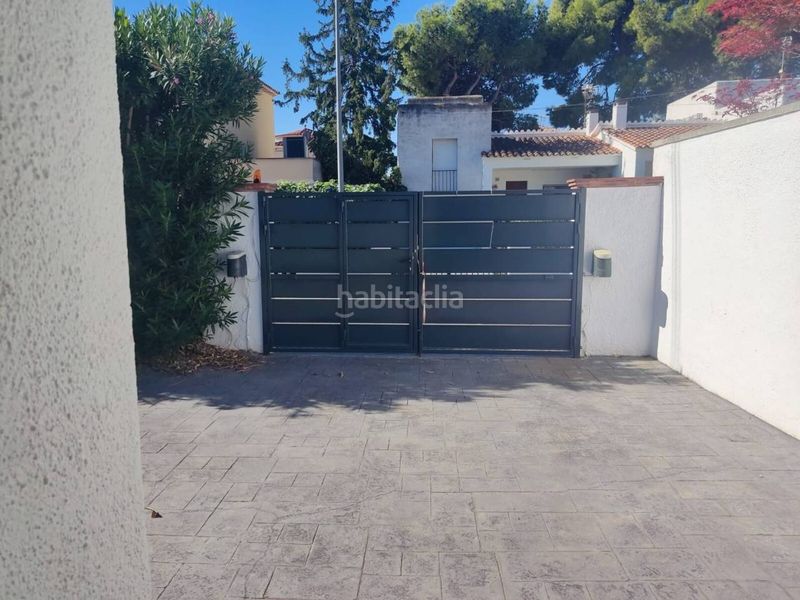 Foto 84097cac-1502-45b0-9197-b322171a8e07. Chalet con parcheggio piscina in Peni Empuriabrava