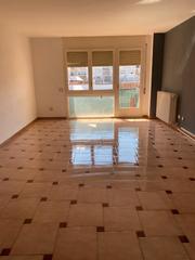 Pis  Passeig de la generalitat. Pis de 3 habitacions