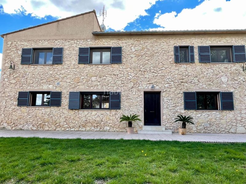 Foto 1ee1829e-f8ec-46a3-99f6-2e7db42c5776. Rent chalet with heating parking in Castalla