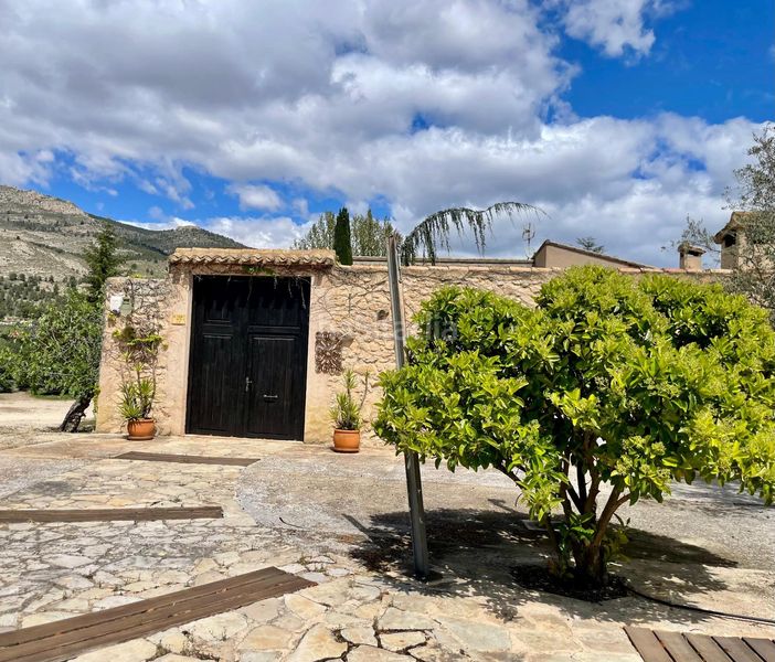 Foto ec8890fc-4e7a-4c75-9bb2-9caeea237b17. Rent chalet with heating parking in Castalla