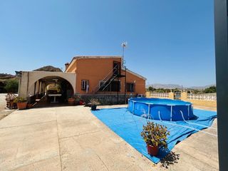Chalet in Cañada del Fenollar. Chalet independiente con casa de invitados, piscina privada y pa