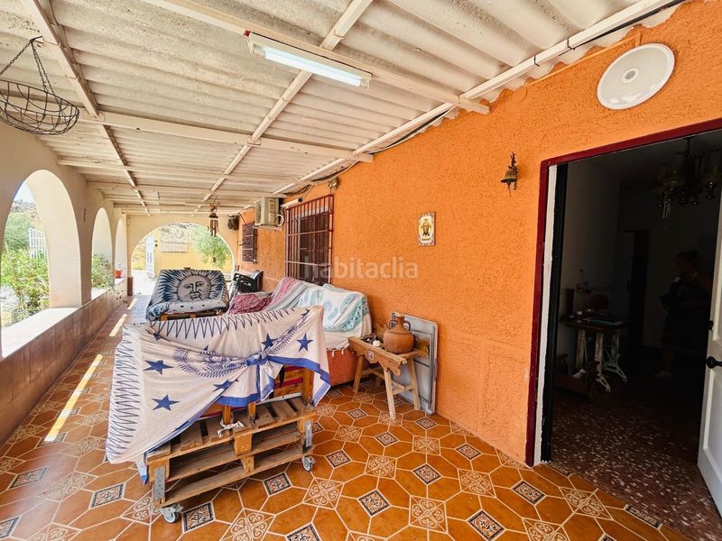 Foto 56a6a934-666f-4cb4-b091-522d5a833d1d. Chalet  independiente con casa de invitados, piscina privada y parcela urbana de 3.010 m2 en la Cañada del Fenollar en Alicante