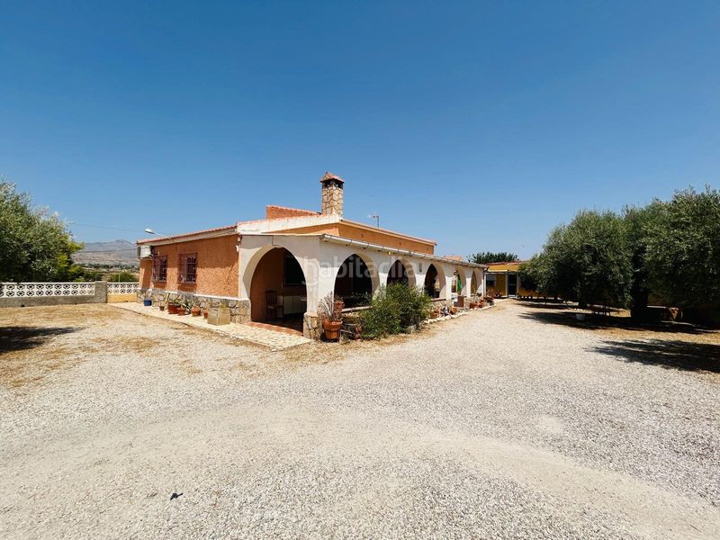 Foto bd788fe2-22ed-4b46-9ba9-1016aceb666e. Chalet  independiente con casa de invitados, piscina privada y parcela urbana de 3.010 m2 en la Cañada del Fenollar en Alicante
