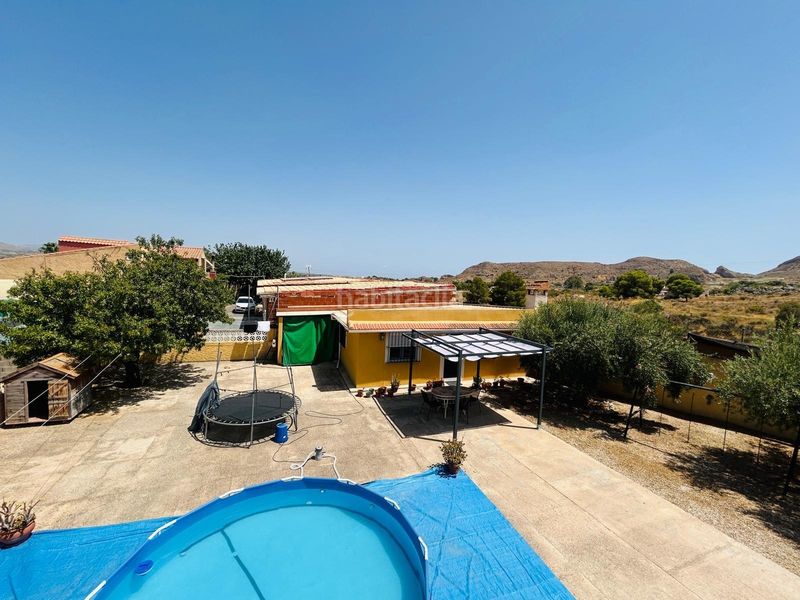 Foto d243dc8e-dbce-4c34-8e2a-f73e6912f22c. Chalet  independiente con casa de invitados, piscina privada y parcela urbana de 3.010 m2 en la Cañada del Fenollar en Alicante