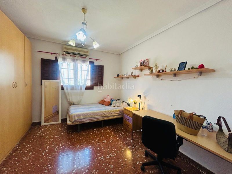 Foto e8ef9f89-4003-4b6e-85e3-4f5bf40c68d4. Chalet  independiente con casa de invitados, piscina privada y parcela urbana de 3.010 m2 en la Cañada del Fenollar en Alicante