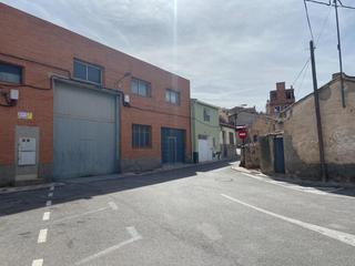 Local Comercial  Calle horts. Increible local en biar con dos plantas y aparcamiento interior,