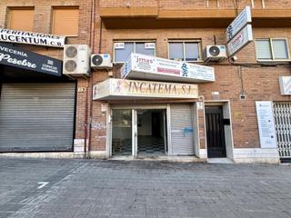 Lloguer Local Comercial a Plaza plaza del padre fontova 2. Se vende o alquila interesante y gran local en plaza padre fonto