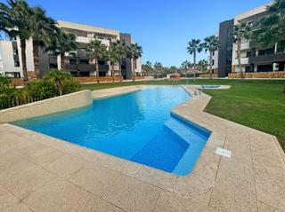 Apartament a Los Almendros. Espectacular apartamento en orihuela costa con piscina comunitar