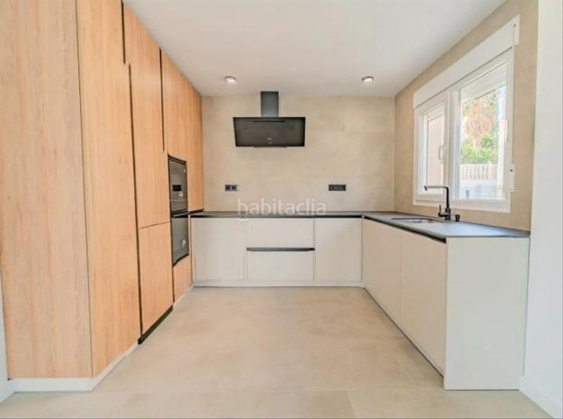 Foto 39bc85be-a76f-48aa-a513-ae52df2033a8. Casa adossada amb calefacció aparcament a Pueblo Acantilado-Lanuza Campello (el)